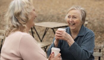 A importância da socialização para idosos | Recanto das Hortênsias